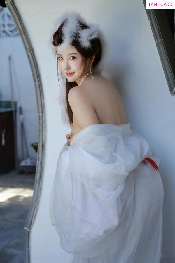   [XiuRen]高清写真图 2025.10.09 No.10843 金允希Yuki 低胸长裙第59张图片